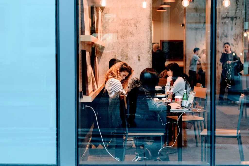 Immersion dans le Quartier Virelaz, hub du télétravail bordelais